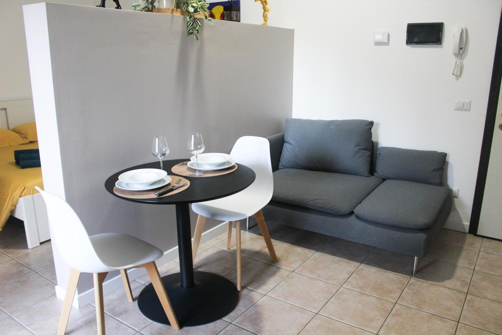 La Dell'artista Swimming Pool And Air Conditioning *