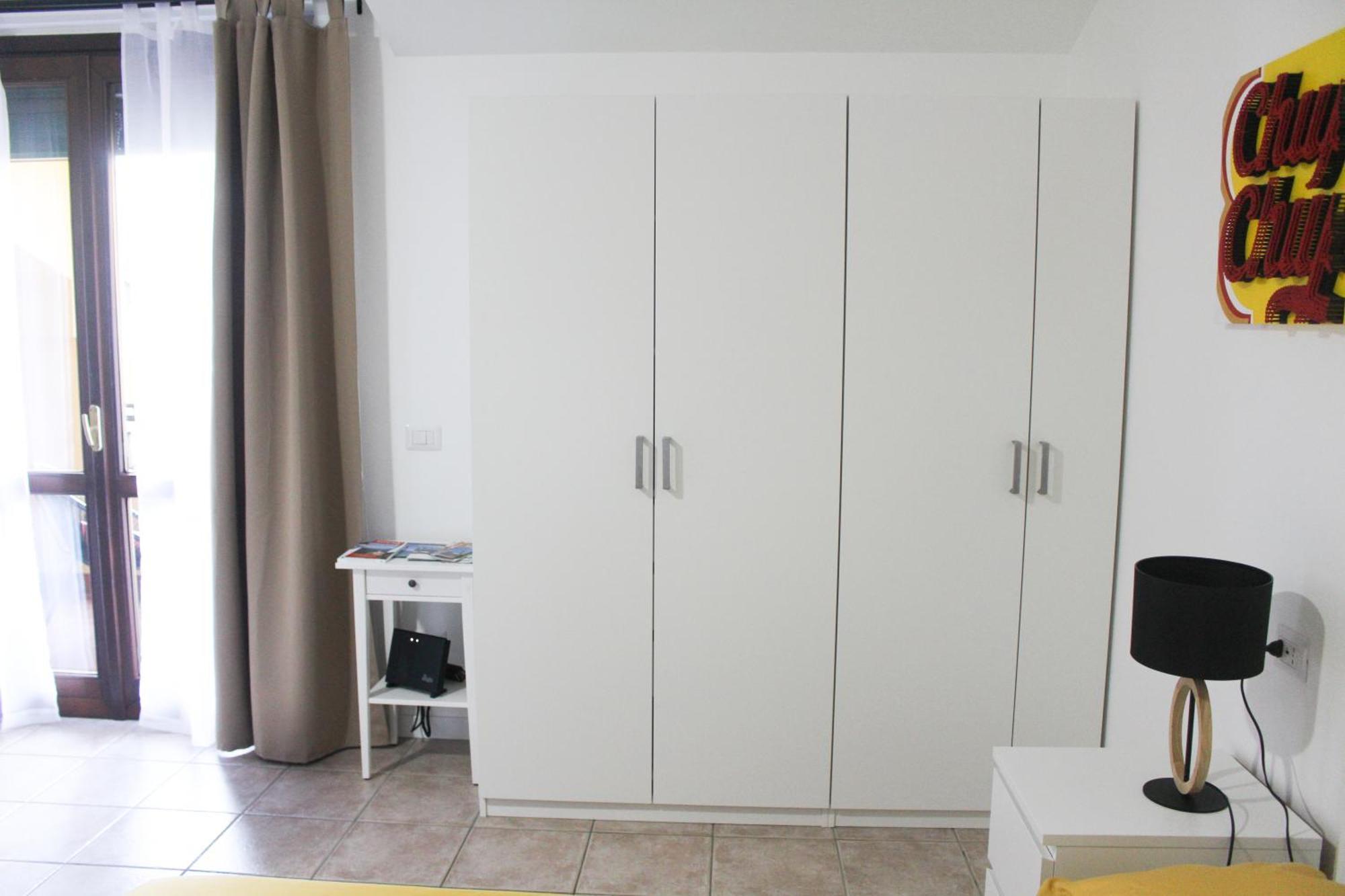 La Dell'artista Swimming Pool And Air Conditioning Apartment